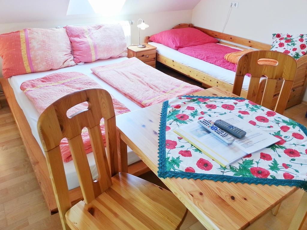 Gastehaus Zur Schonen Aussicht Acomodação com café da manhã Spitz an der Donau Quarto foto